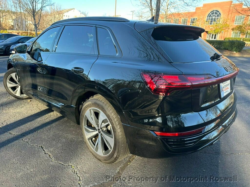 Used 2024 Audi Q8 e-tron Premium image 4