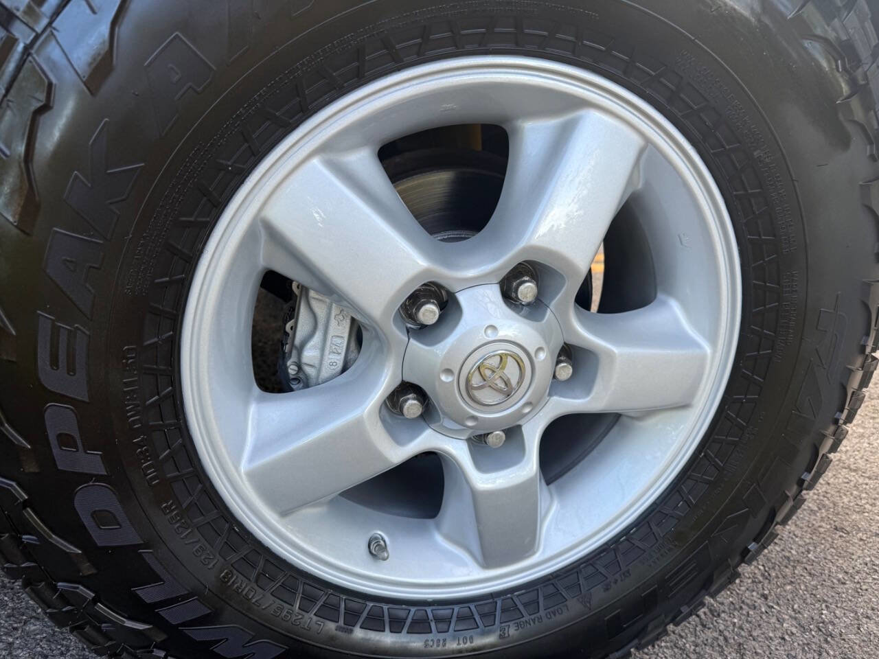 Used 2006 Toyota Land Cruiser image 29