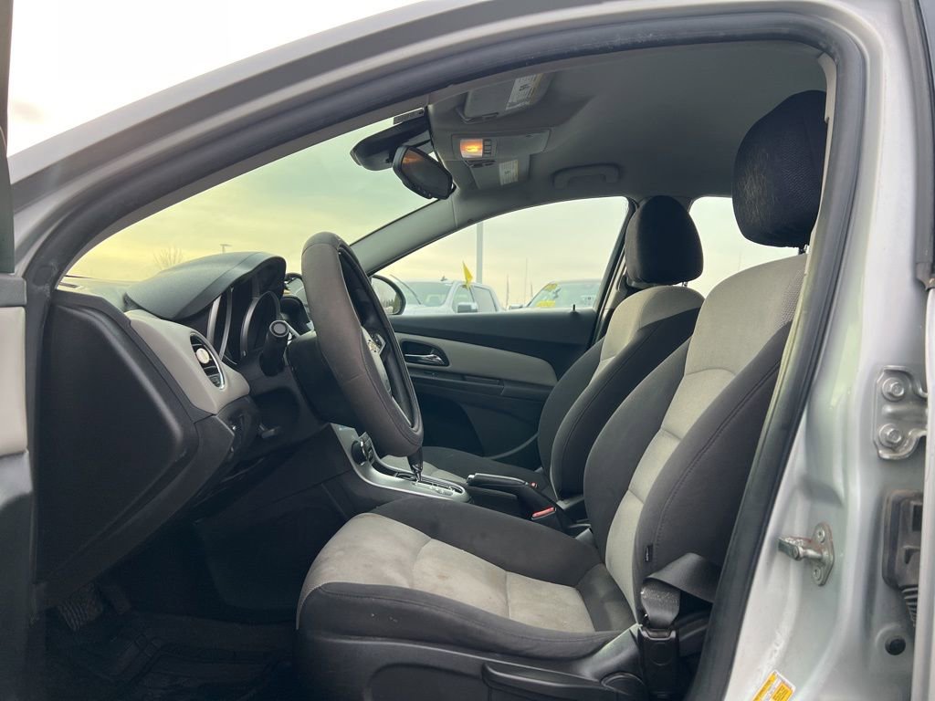 Used 2014 Chevrolet Cruze LS image 10