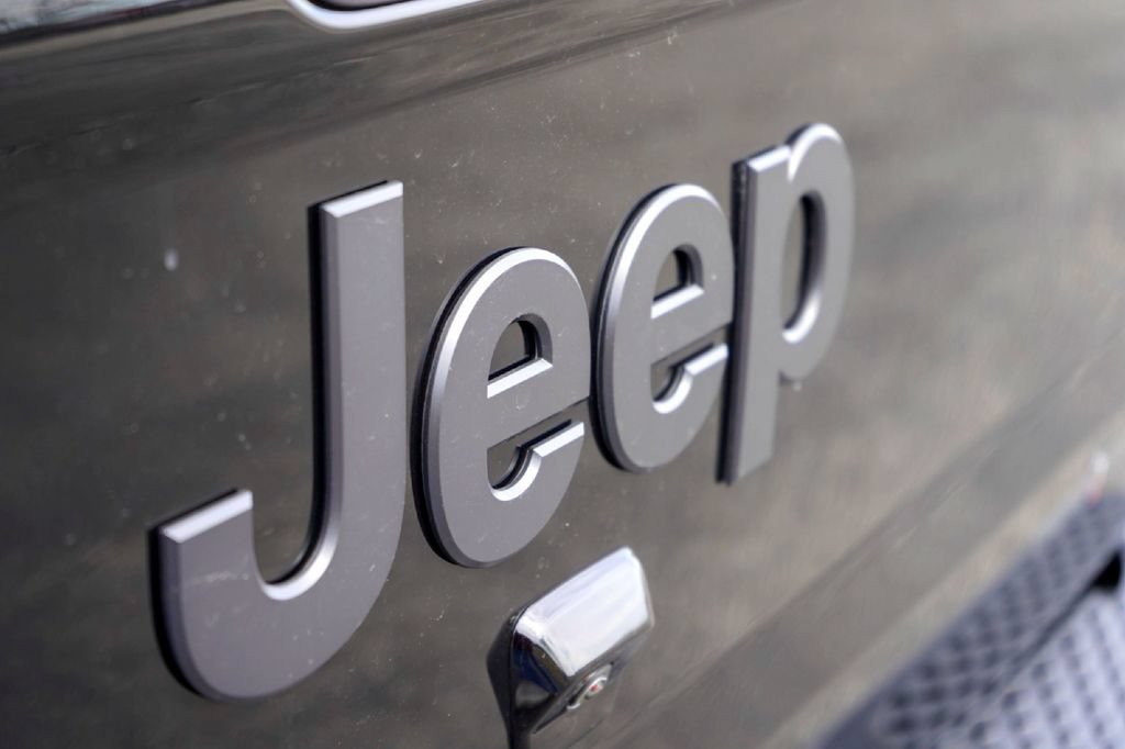 New 2026 Jeep Gladiator Sport AWD/4WD image 27