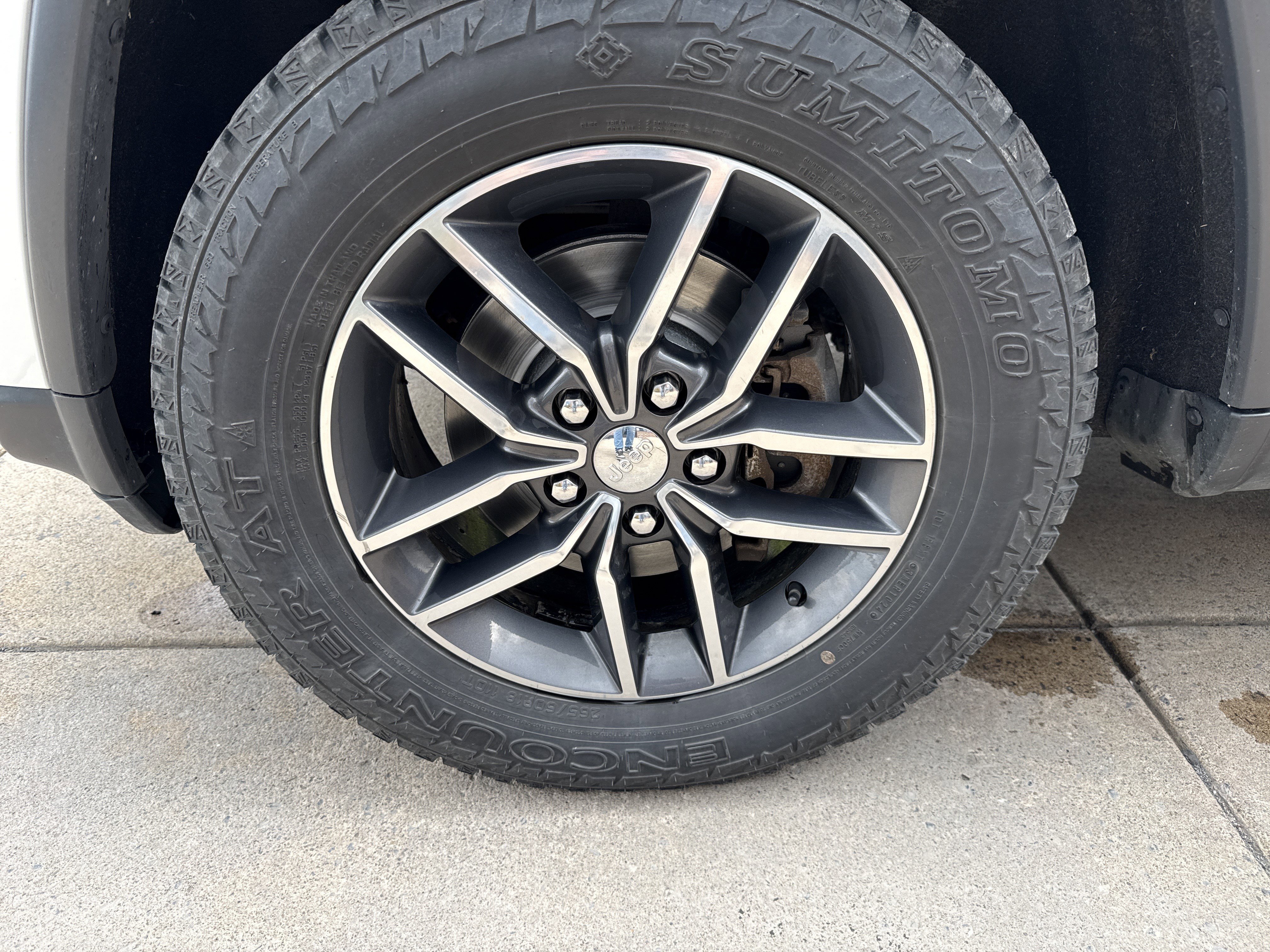 Used 2018 Jeep Grand Cherokee Limited w/ Luxury Group II AWD/4WD image 11