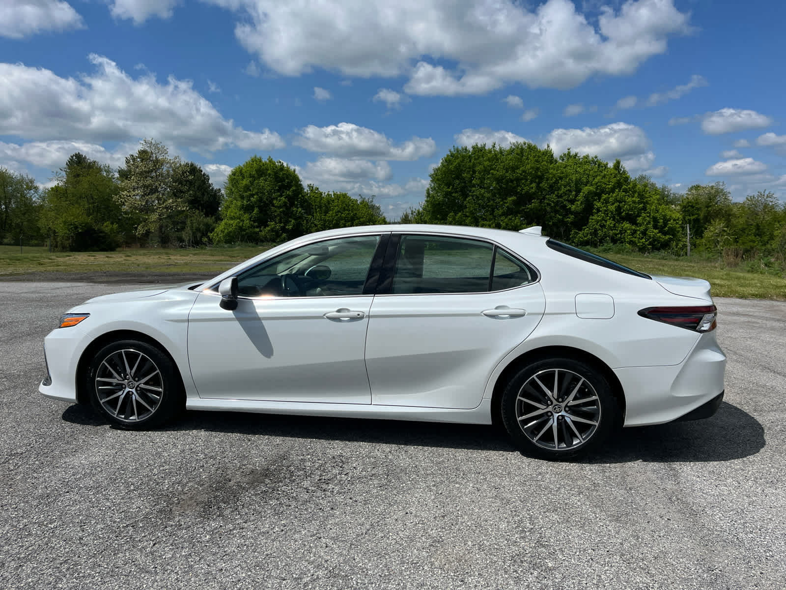Used 2024 Toyota Camry XLE w/ Navigation Package FWD image 6