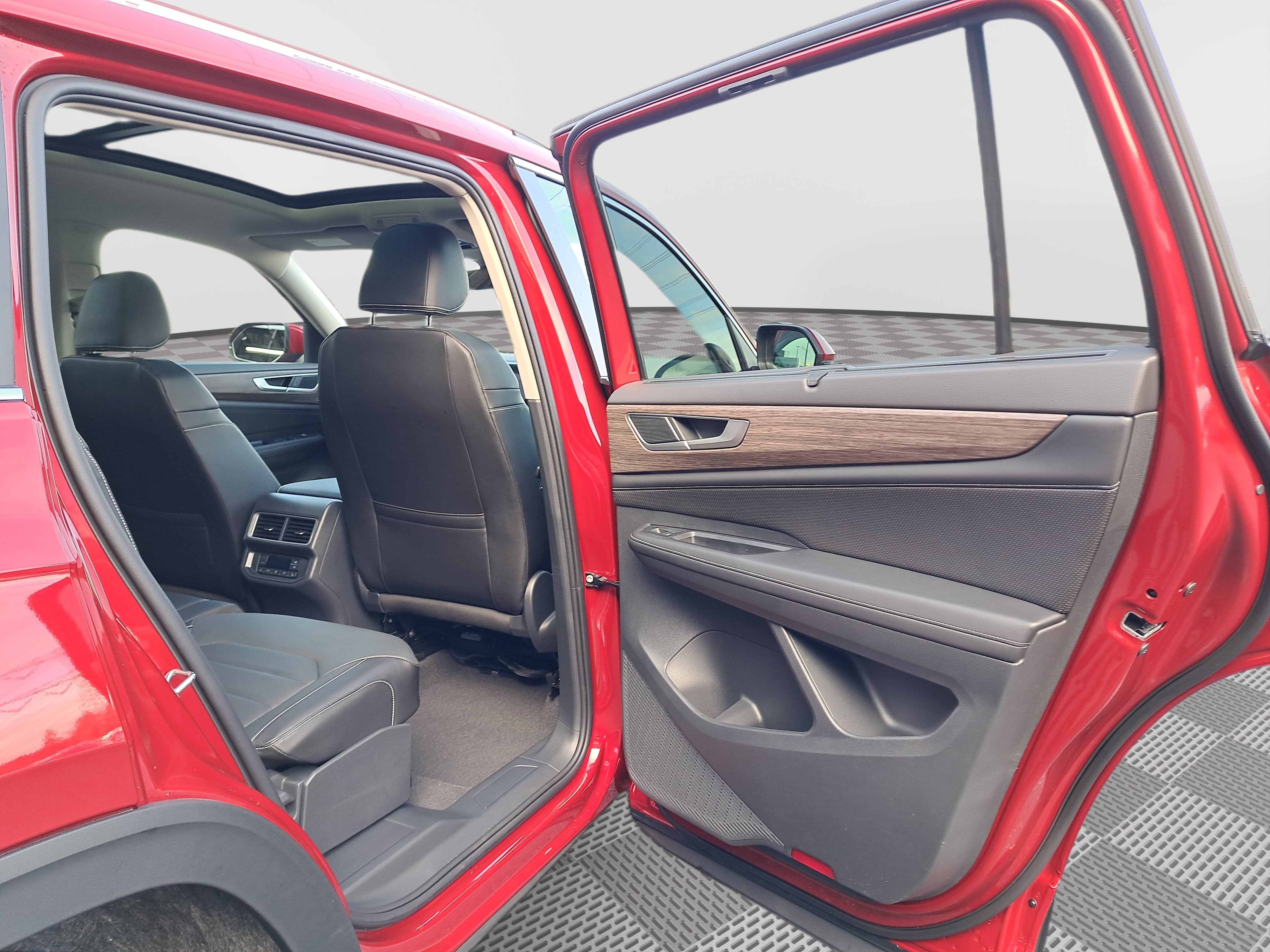 New 2025 Volkswagen Atlas SEL image 15