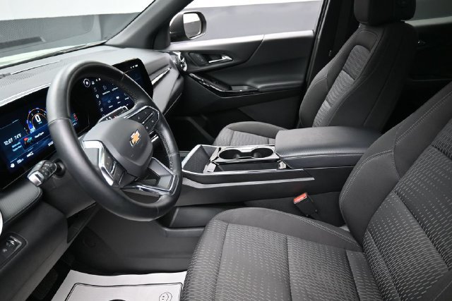 Used 2025 Chevrolet Equinox LT w/ Safety and Technology Package AWD/4WD image 16