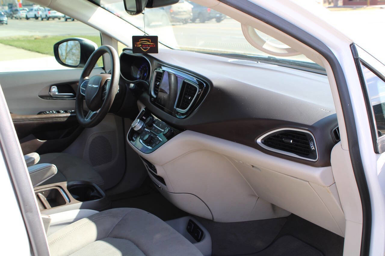 Used 2017 Chrysler Pacifica Touring Plus w/ Tire & Wheel Group image 58