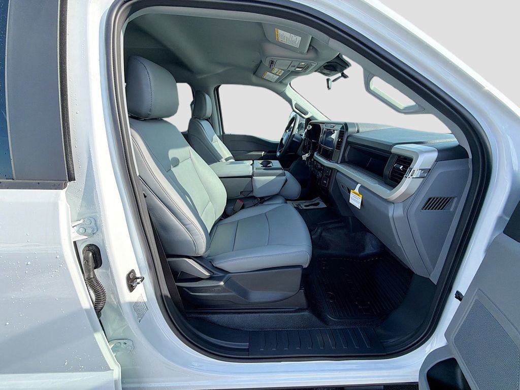 New 2026 Ford F550 4x4 Crew Cab image 17