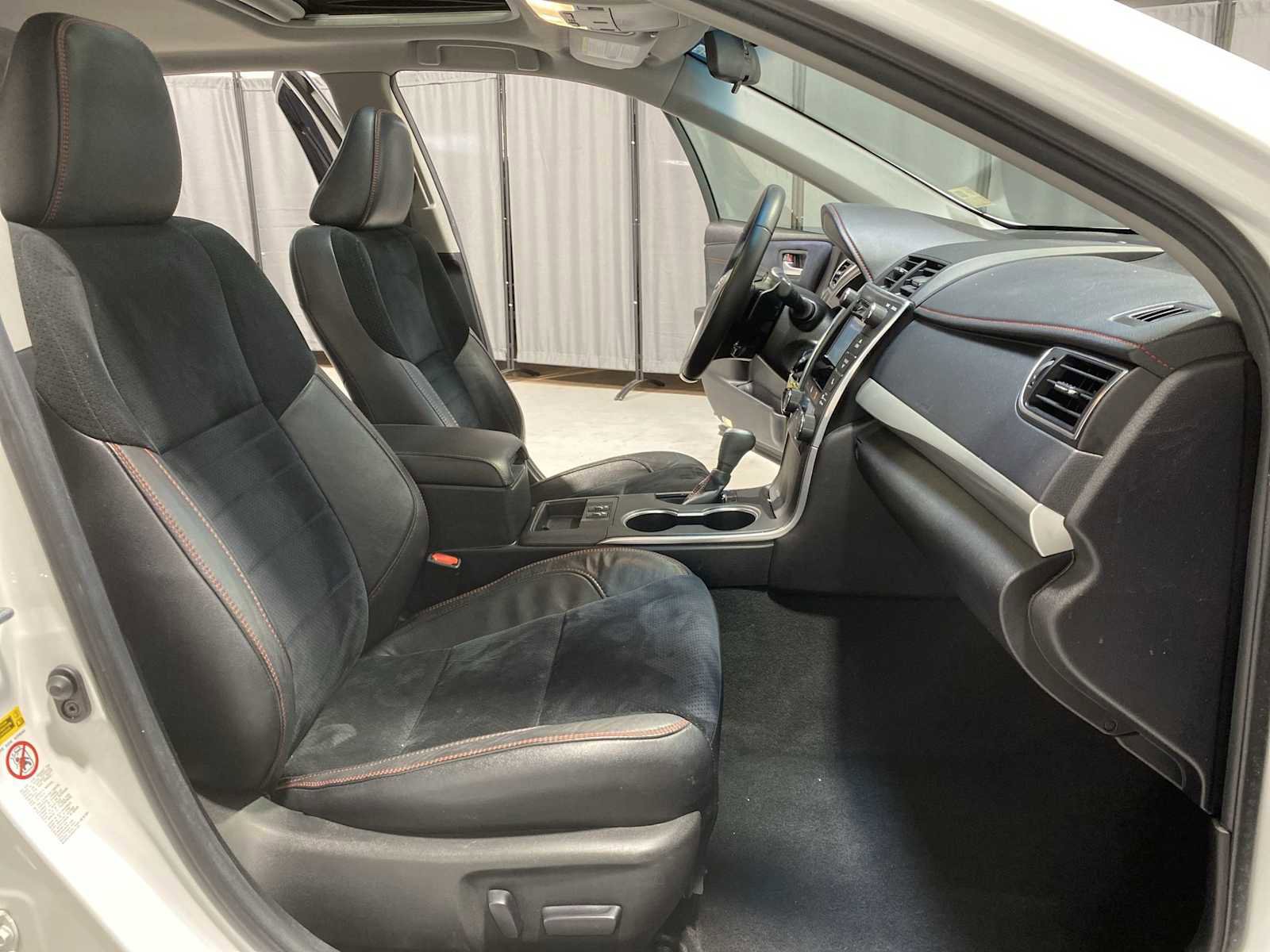 Used 2015 Toyota Camry XSE image 14