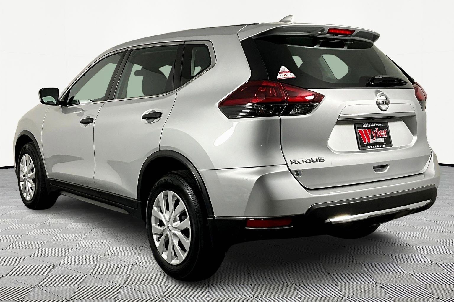 Certified 2020 Nissan Rogue S image 4