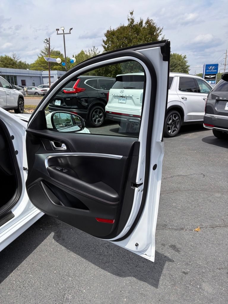 Used 2025 Genesis G70 2.5T AWD/4WD image 46