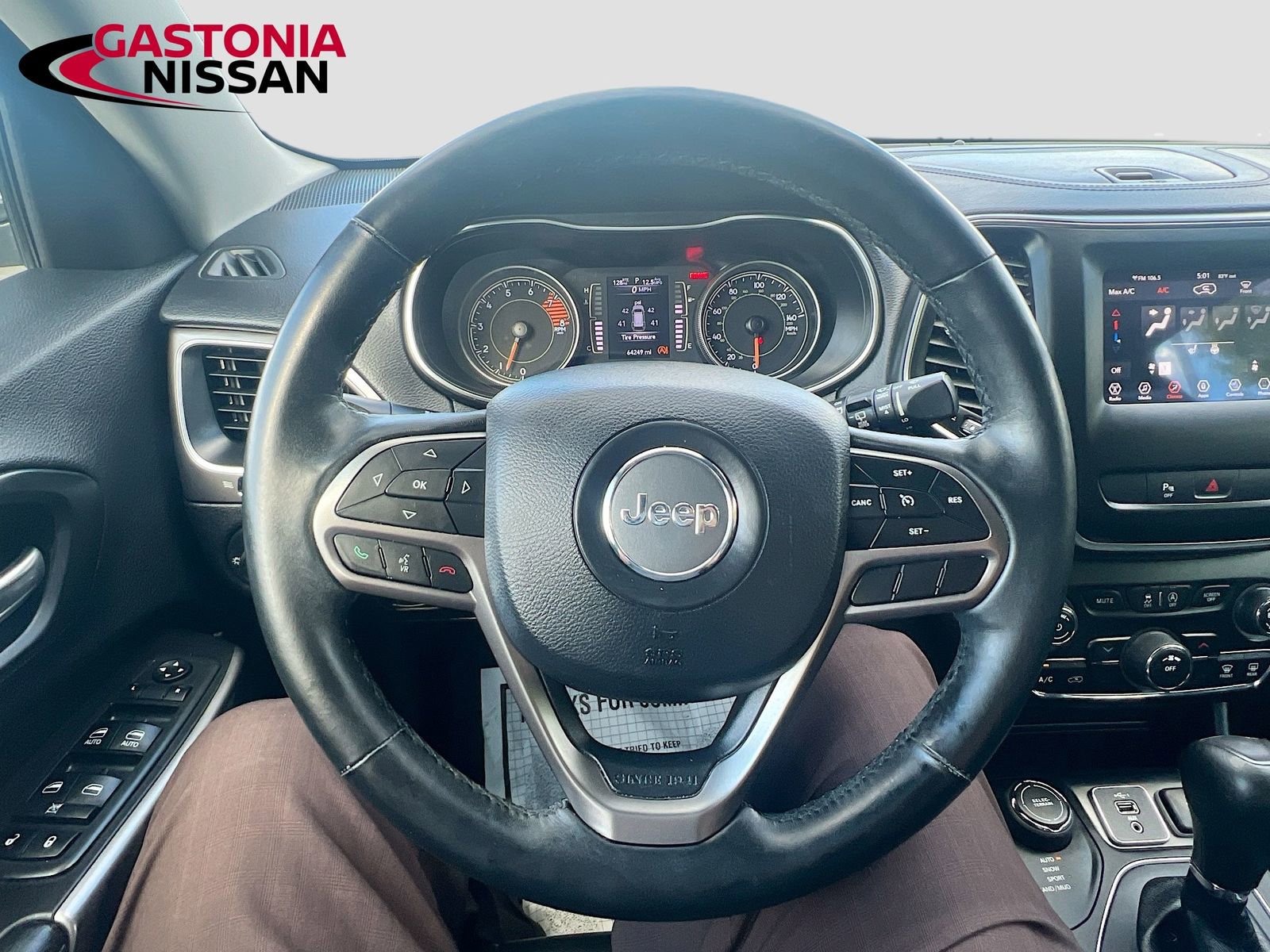 Used 2019 Jeep Cherokee Latitude Plus w/ Cold Weather Group image 14