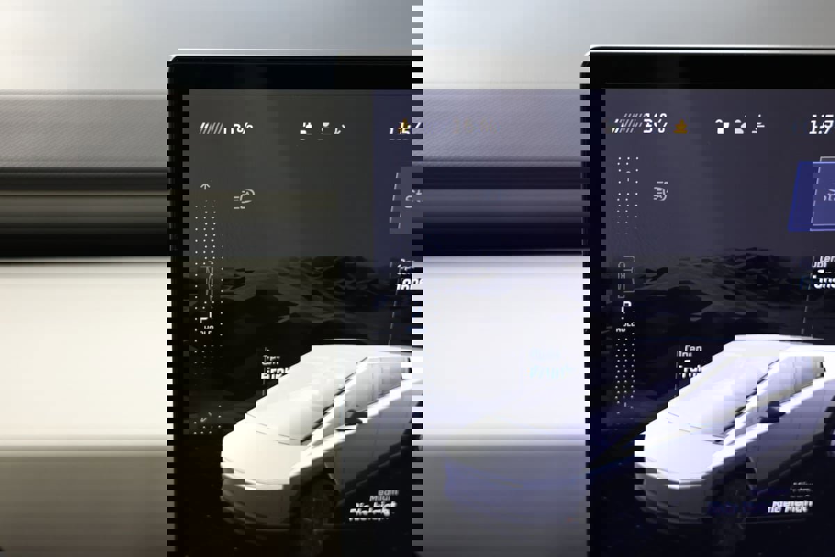 Used 2024 Tesla Cybertruck AWD Crew Cab image 6