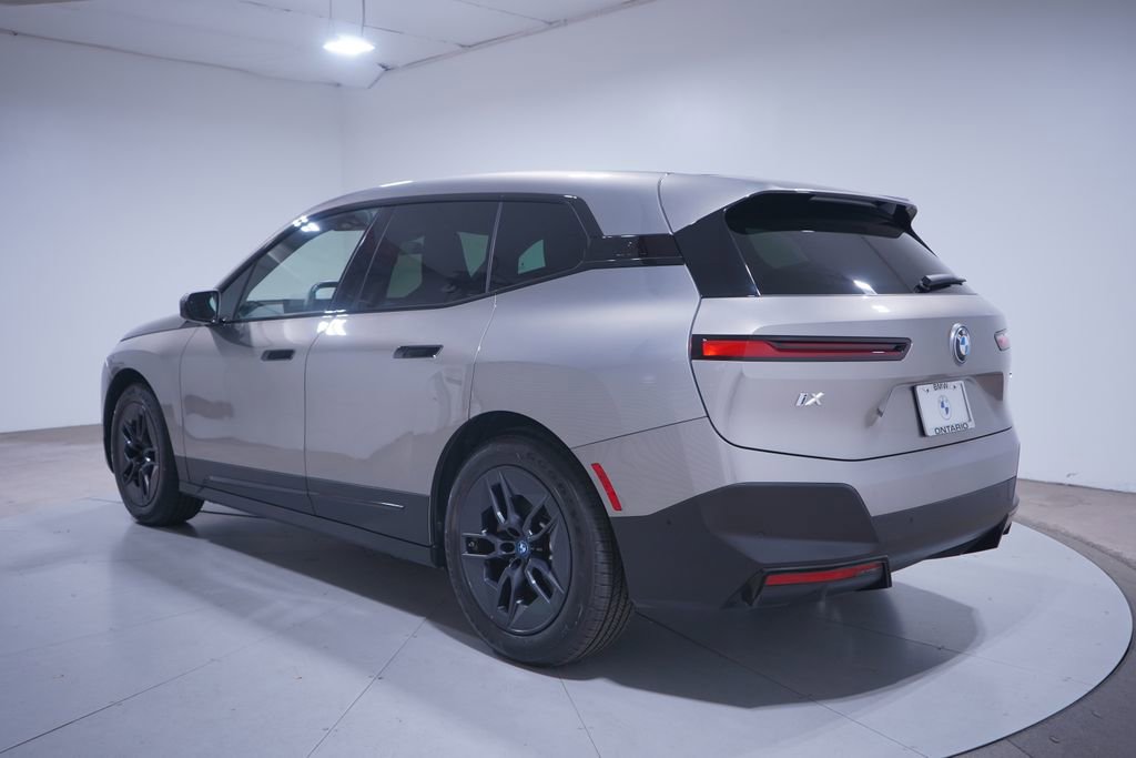 Used 2023 BMW iX xDrive50 w/ Premium Package image 3