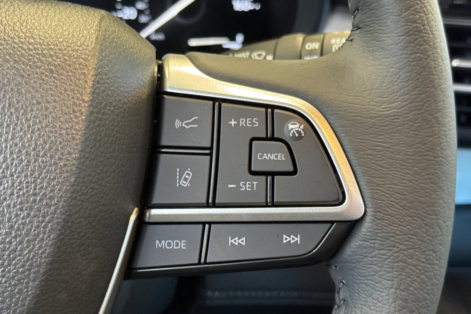 Used 2026 Toyota Sienna XLE FWD image 32