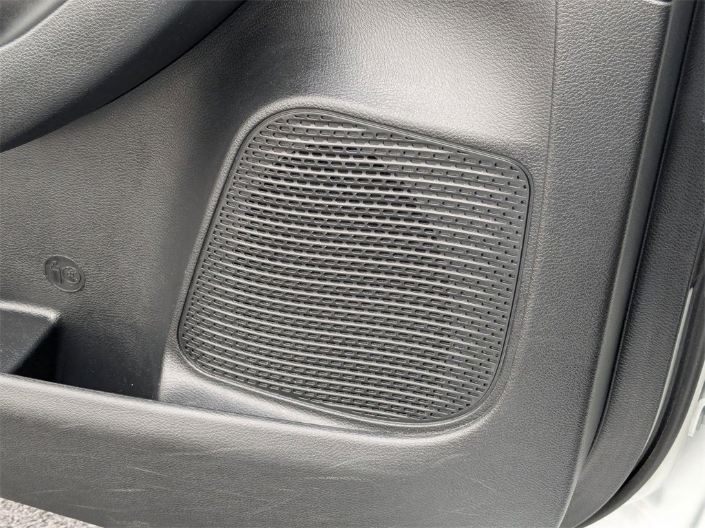 Used 2023 Chrysler Pacifica Touring image 18