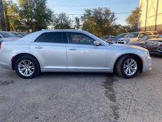 Used 2019 Chrysler 300 Touring w/ Driver Convenience Group image 29