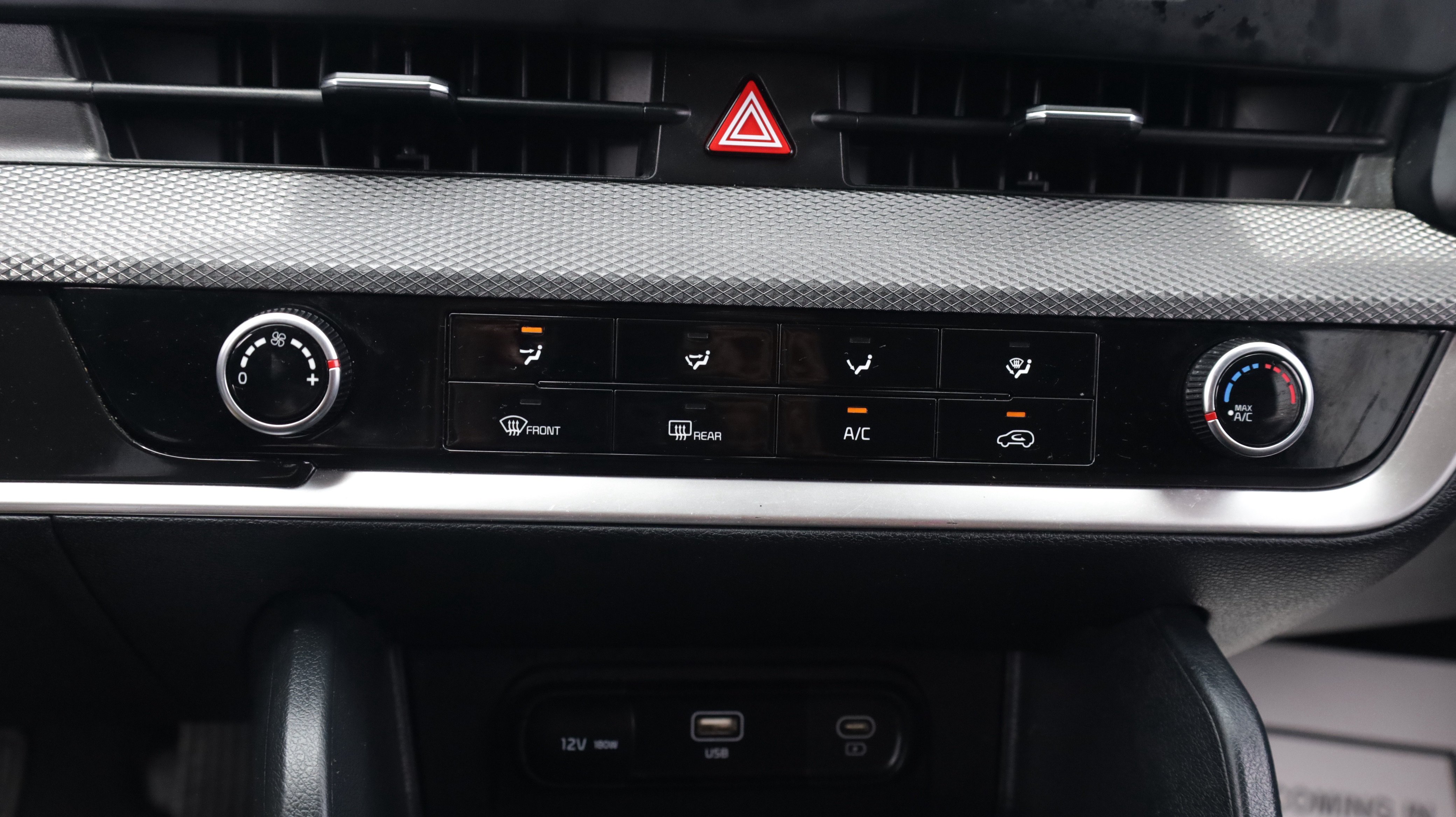 Used 2024 Kia Sportage LX FWD image 9