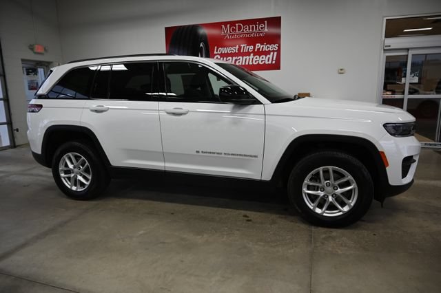 Used 2023 Jeep Grand Cherokee Laredo w/ Luxury Tech Group I AWD/4WD image 4