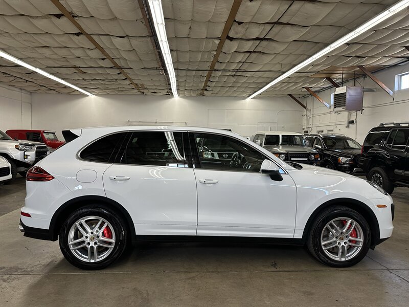 Used 2015 Porsche Cayenne Turbo w/ Premium Plus Package AWD/4WD image 2