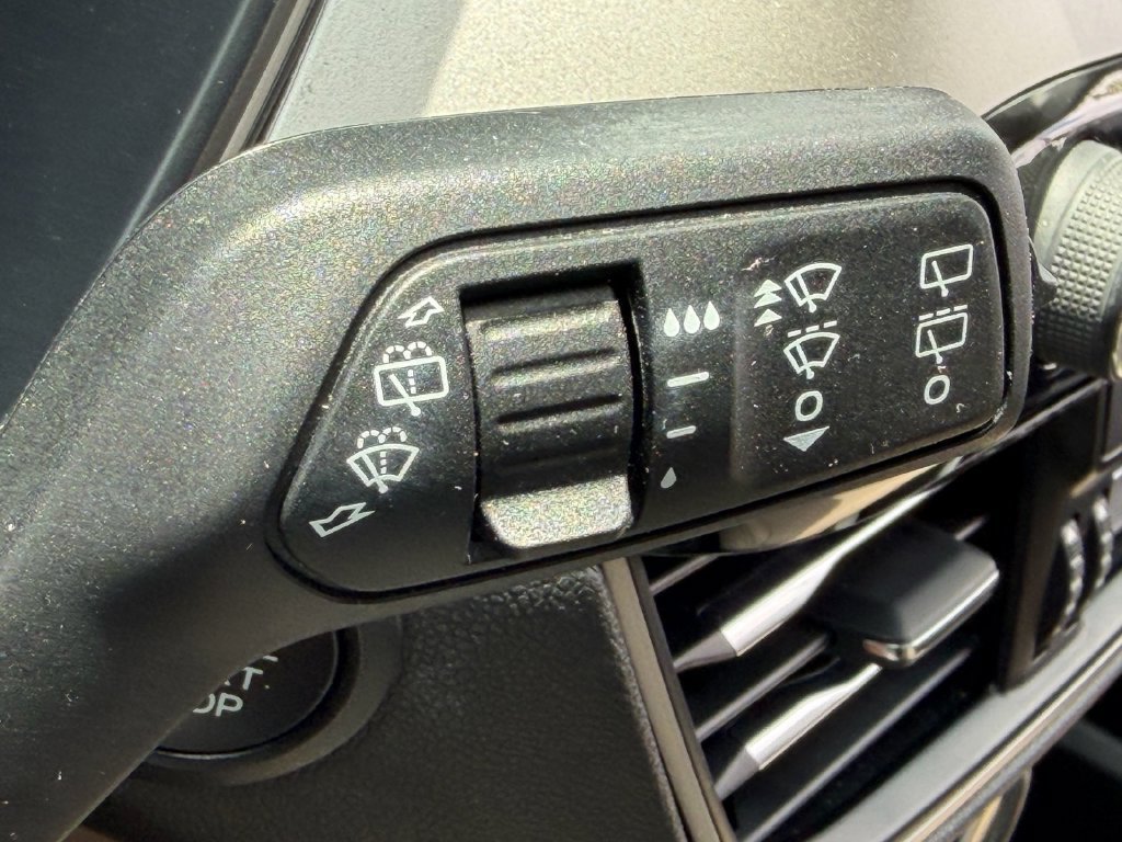 Used 2022 Ford Escape SEL FWD image 32