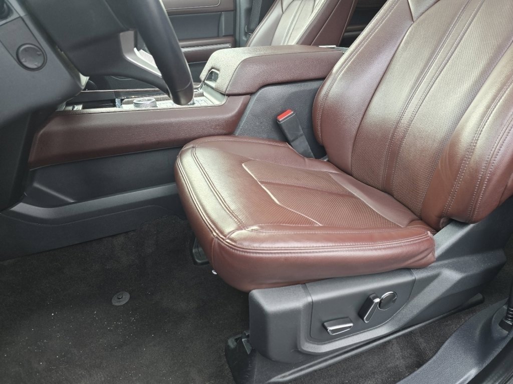 Used 2023 Ford Expedition Limited image 24