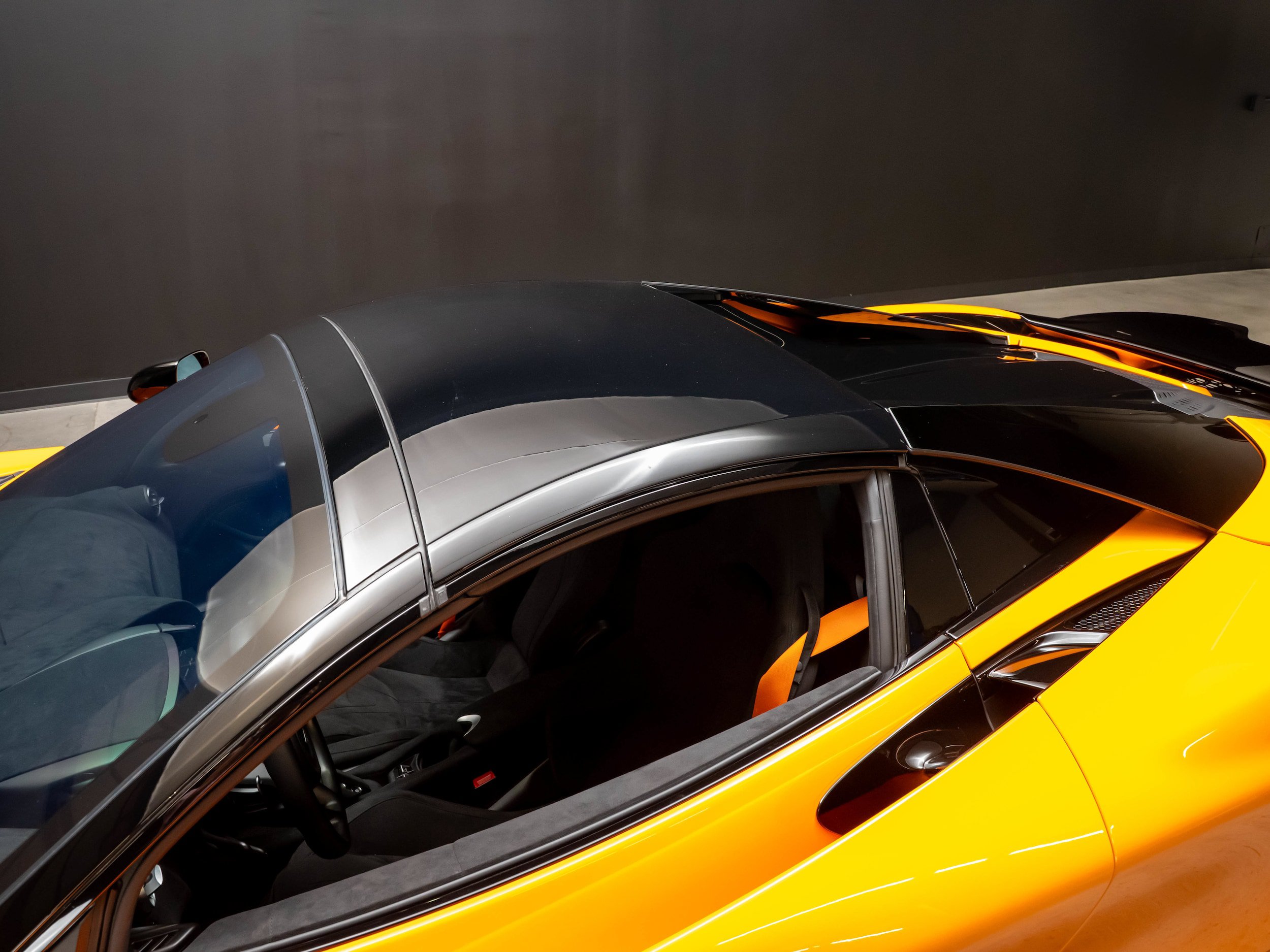 Used 2025 McLaren 750S Spider RWD image 34