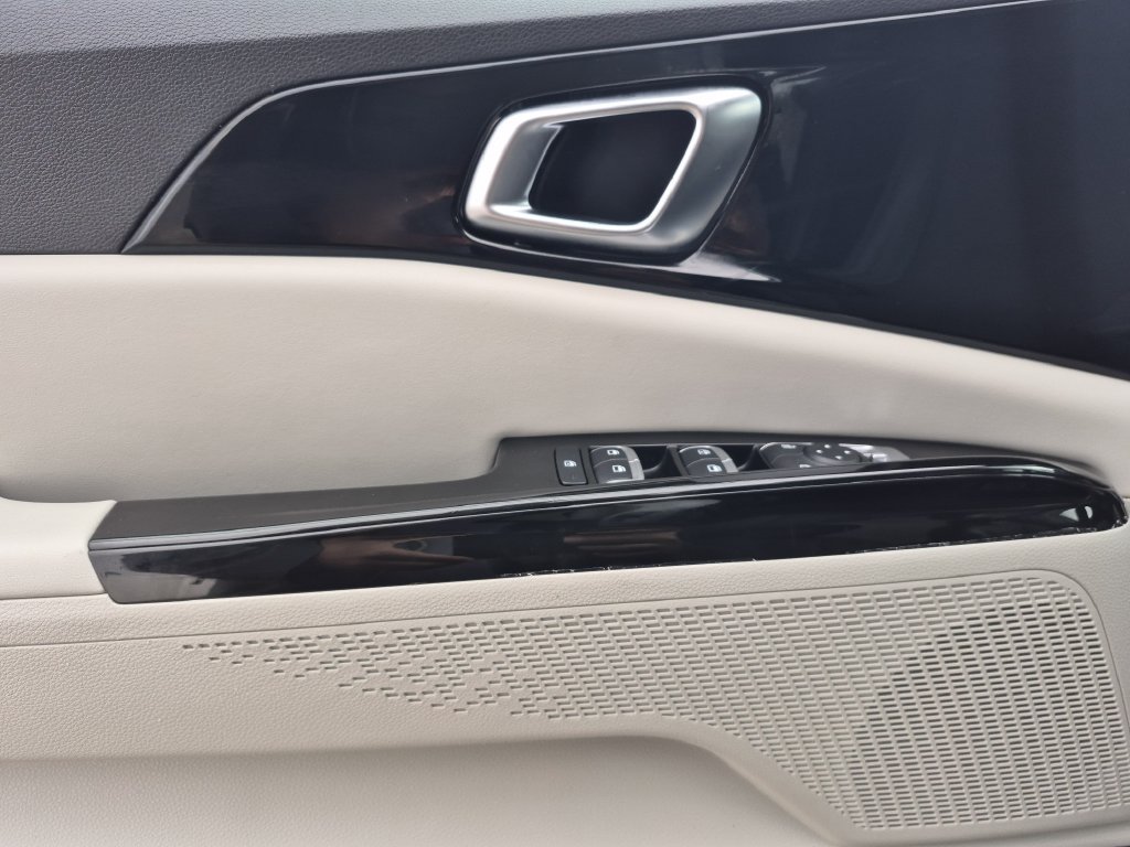 Certified 2024 Kia Carnival EX FWD image 7