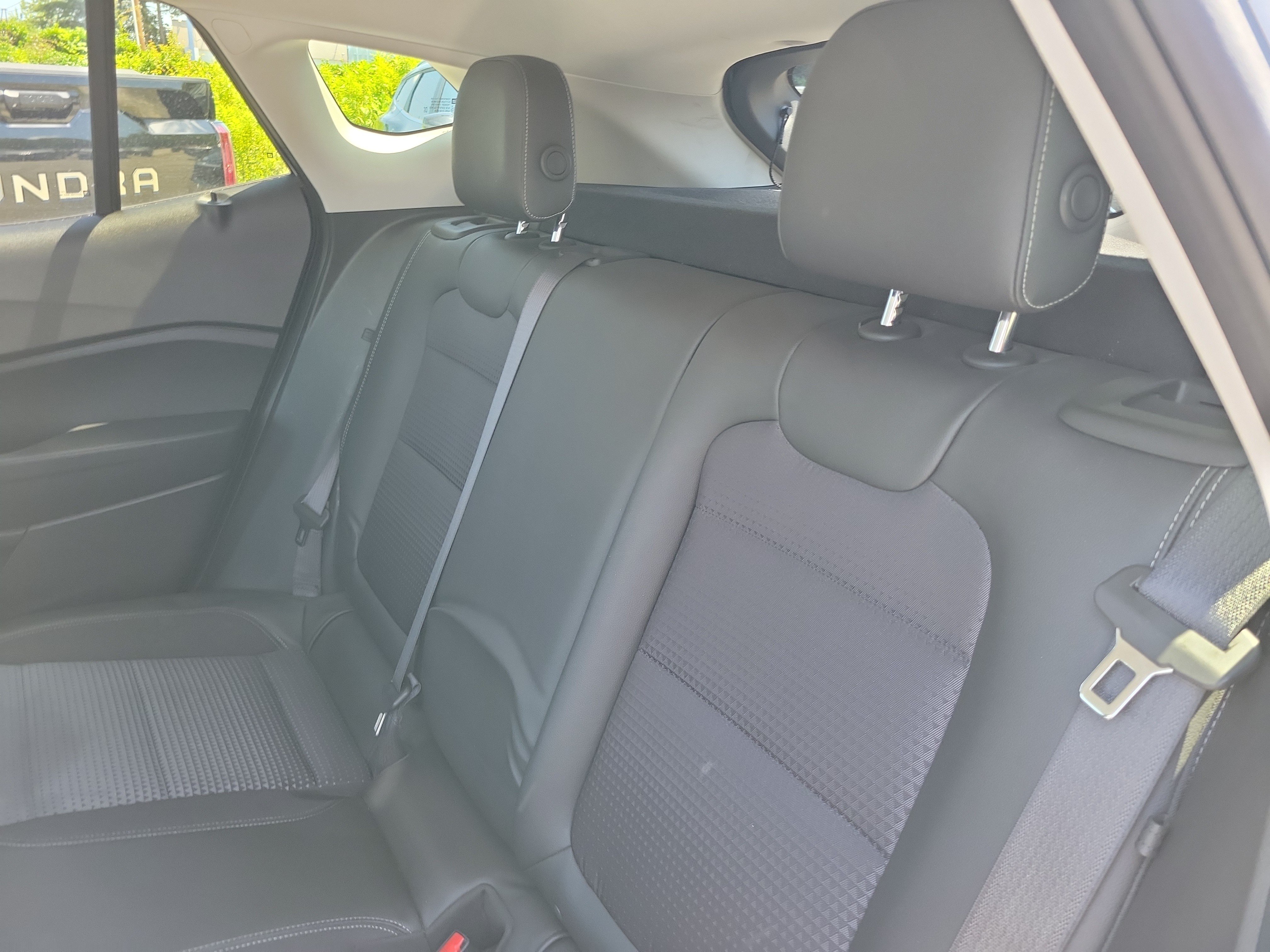 Used 2025 Chevrolet Trax LT FWD image 11