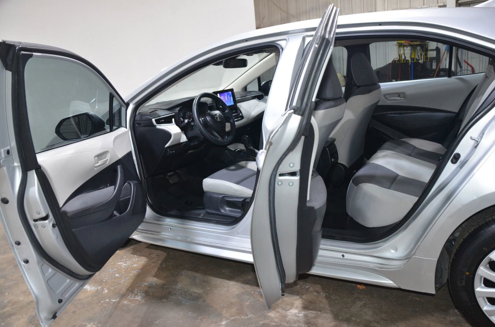 Used 2024 Toyota Corolla LE image 17