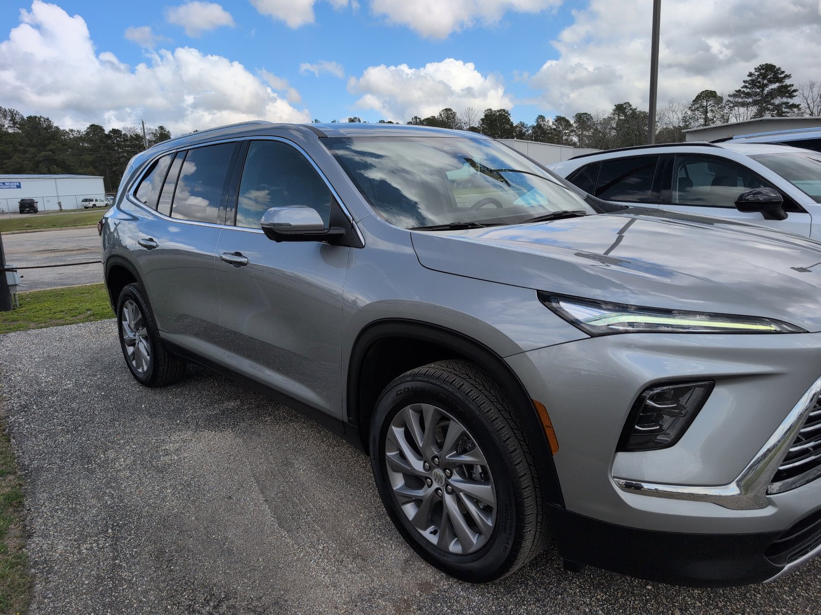 Used 2025 Buick Enclave Preferred image 7