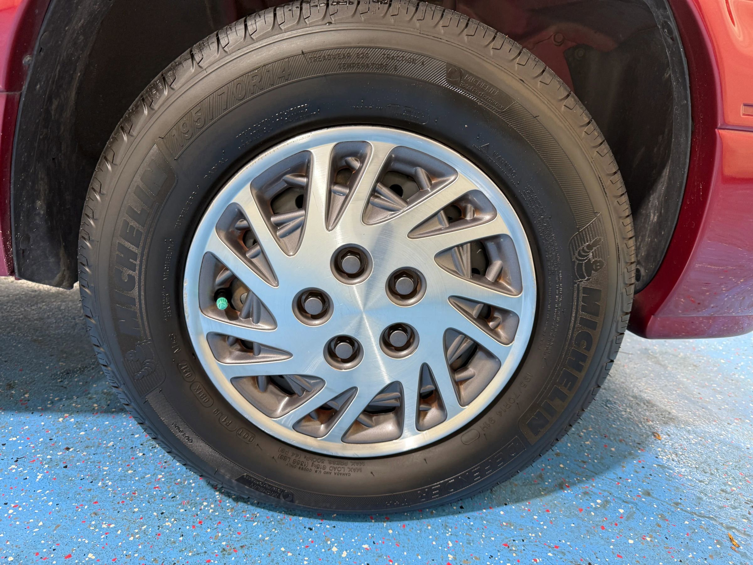 Used 1995 Dodge Caravan Minivan image 45