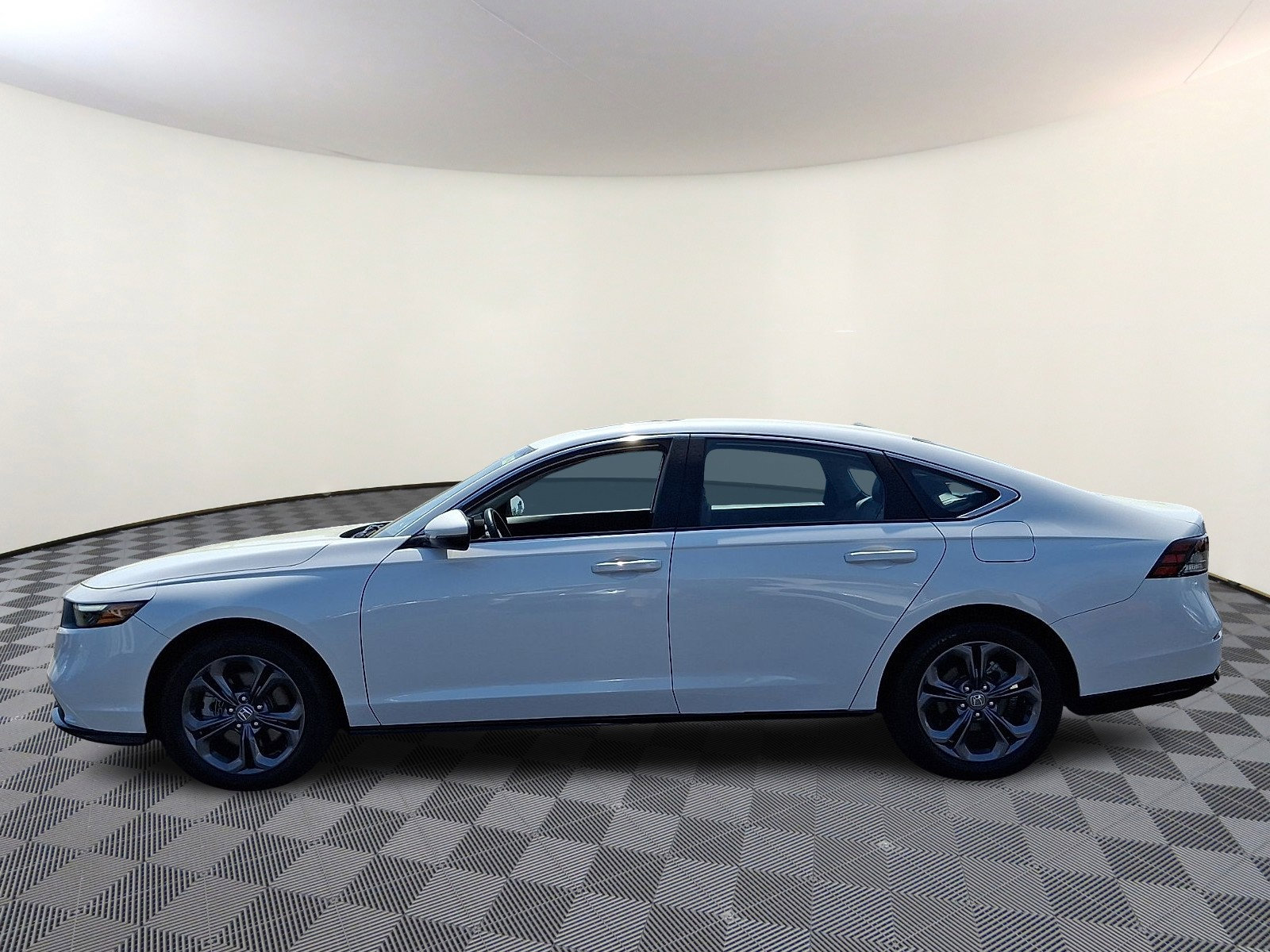 Used 2024 Honda Accord EX-L image 4