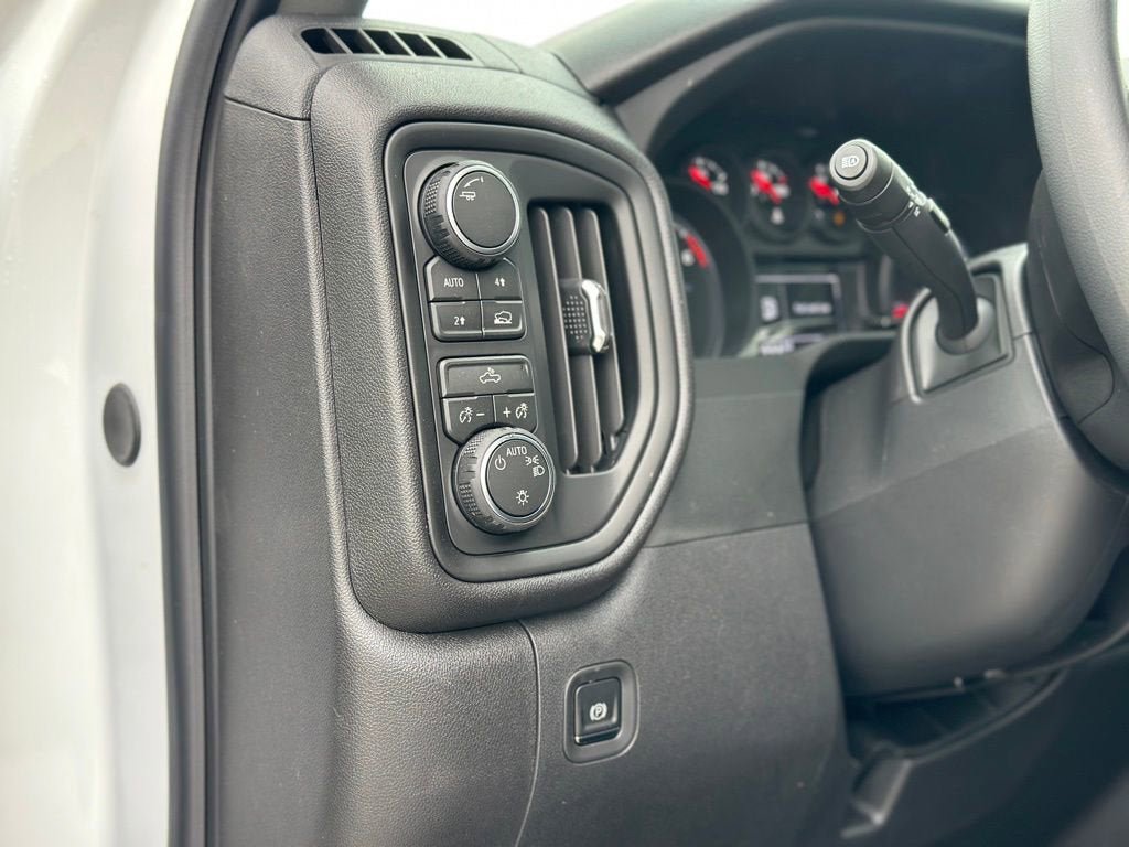 New 2026 Chevrolet Silverado 1500 Custom AWD/4WD image 19