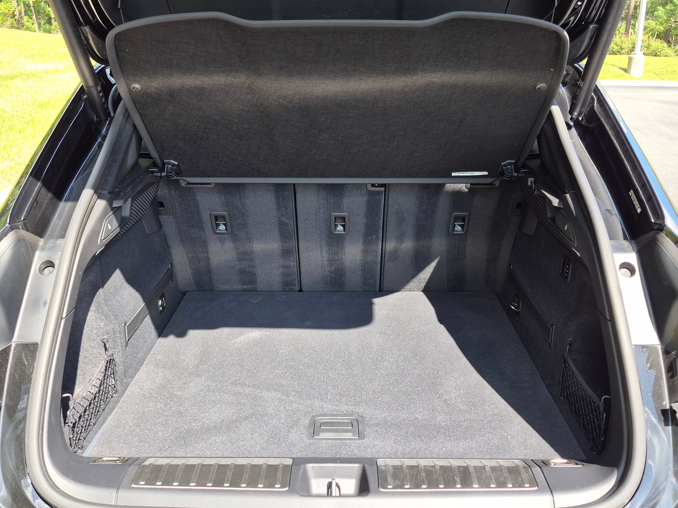 Certified 2025 Porsche Macan 4 Electric AWD/4WD image 28