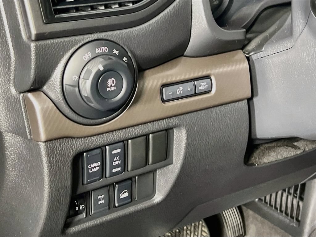 Used 2021 Nissan Titan PRO-4X w/ Pro-4x Convenience Package AWD/4WD image 9