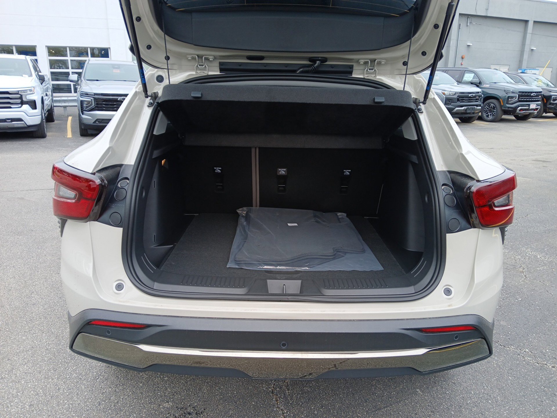 New 2026 Chevrolet Trax ACTIV w/ Sunroof Package FWD image 22
