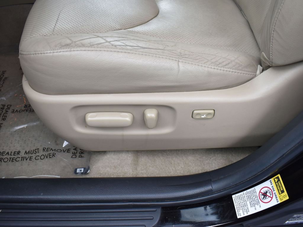 Used 2012 Toyota RAV4 Limited w/ Navigation Value Pkg image 11