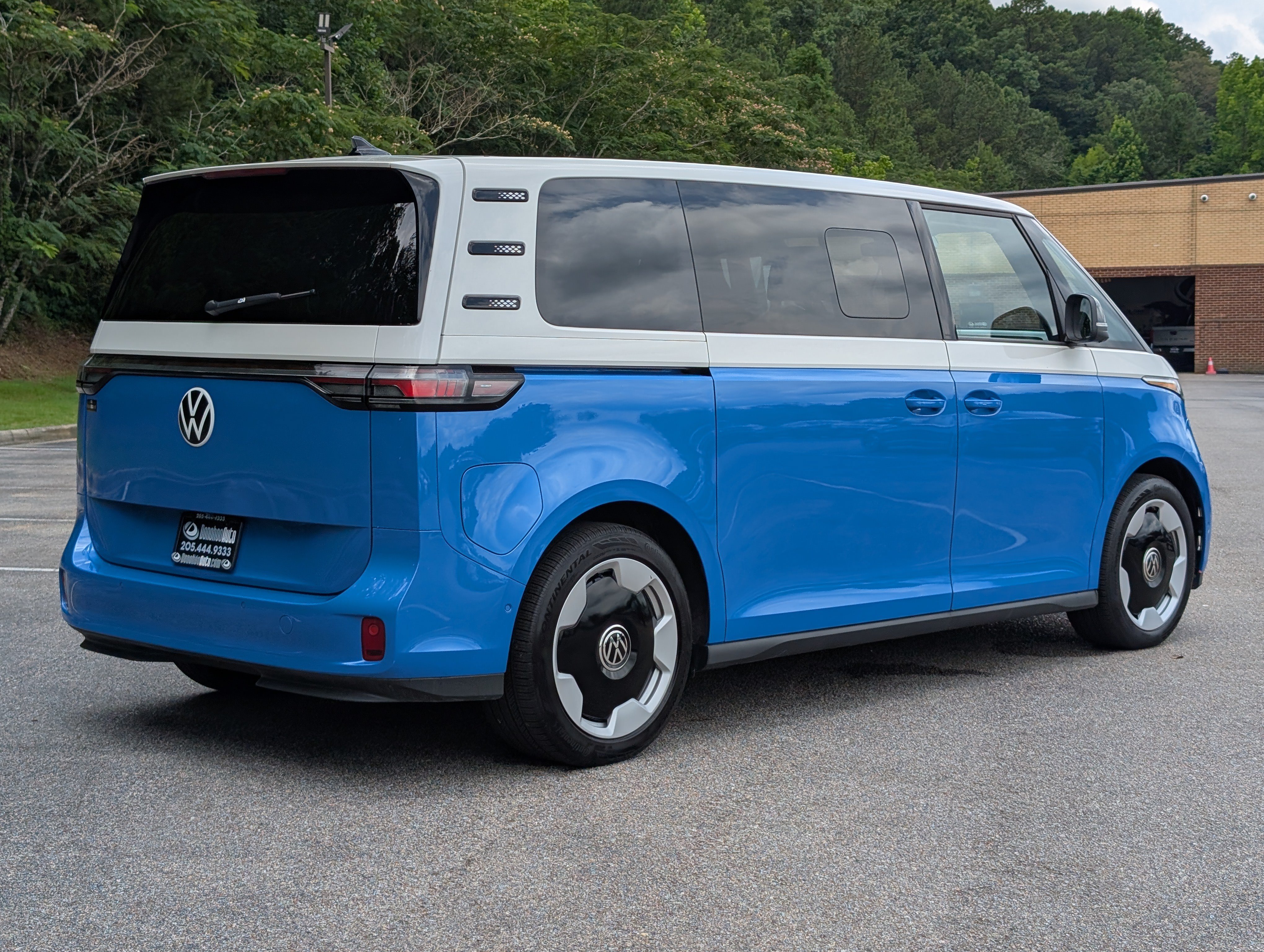 Used 2025 Volkswagen ID. Buzz Pro S Plus RWD image 9