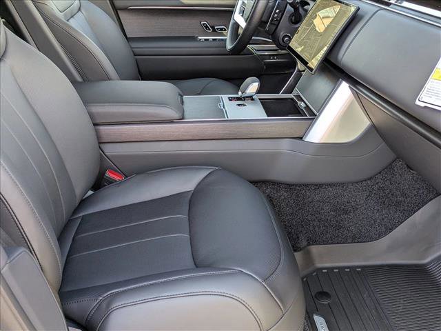 New 2025 Land Rover Range Rover Long Wheelbase SE image 18