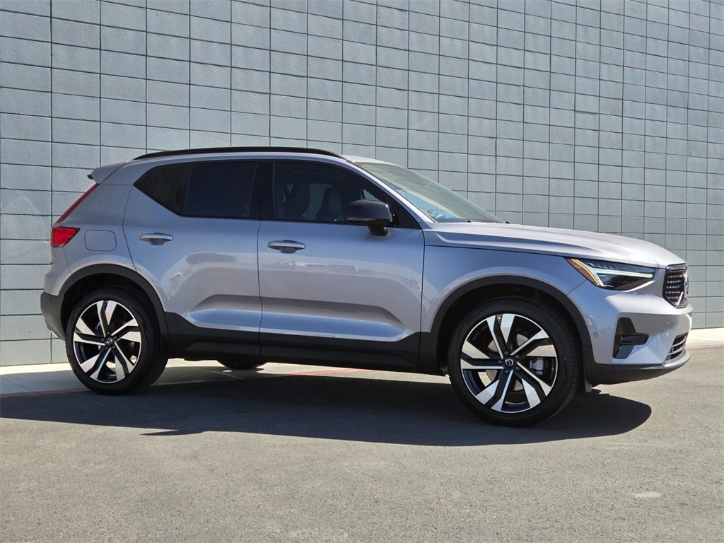 New 2026 Volvo XC40 B5 Ultra w/ Climate Package image 4