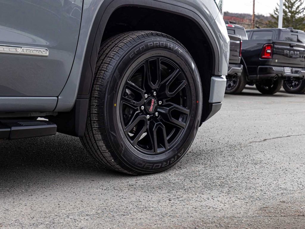 Used 2024 GMC Sierra 1500 Elevation w/ LPO, Elevation Black Package AWD/4WD image 9