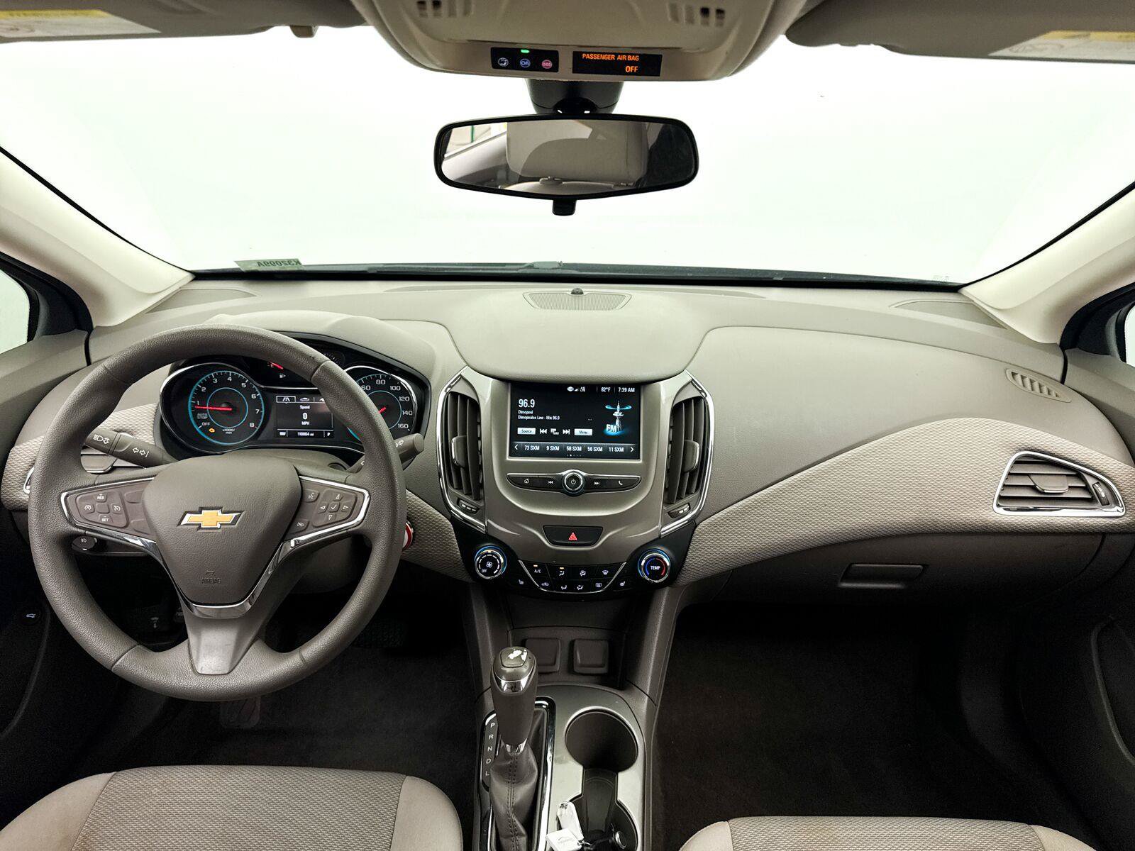 Used 2018 Chevrolet Cruze LT w/ Convenience Package FWD image 14