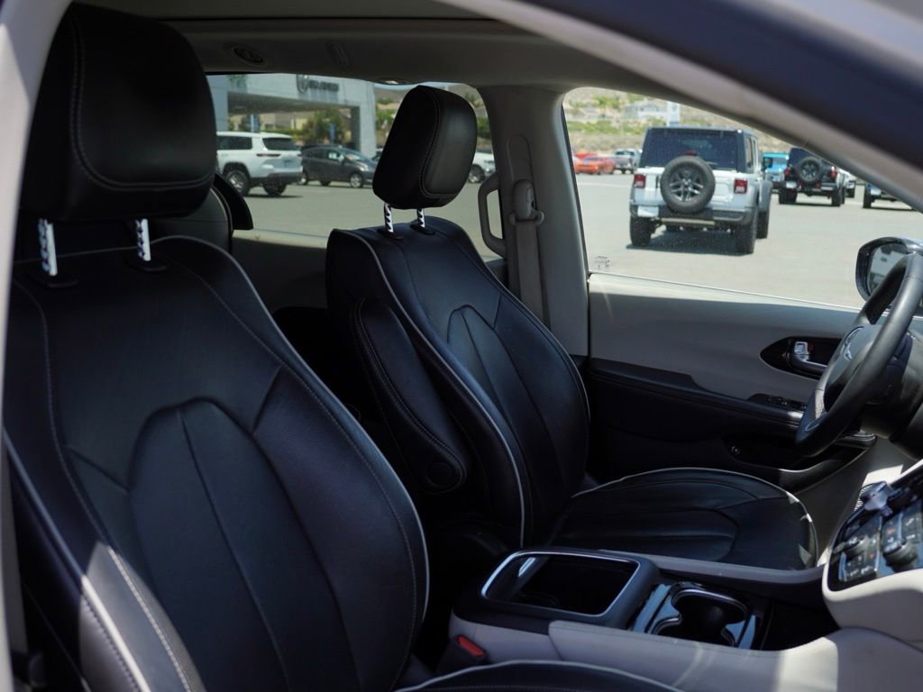 Used 2023 Chrysler Pacifica Limited image 26