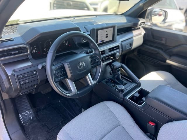 Used 2025 Toyota 4Runner SR5 AWD/4WD image 13