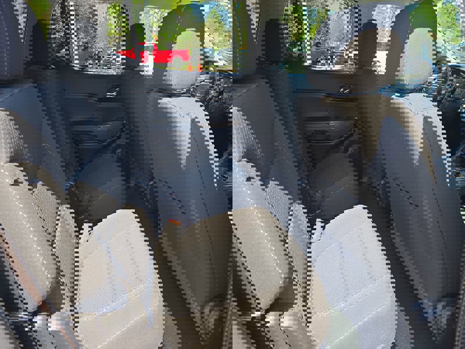 Used 2023 GMC Acadia SLE w/ Driver Convenience Package image 11