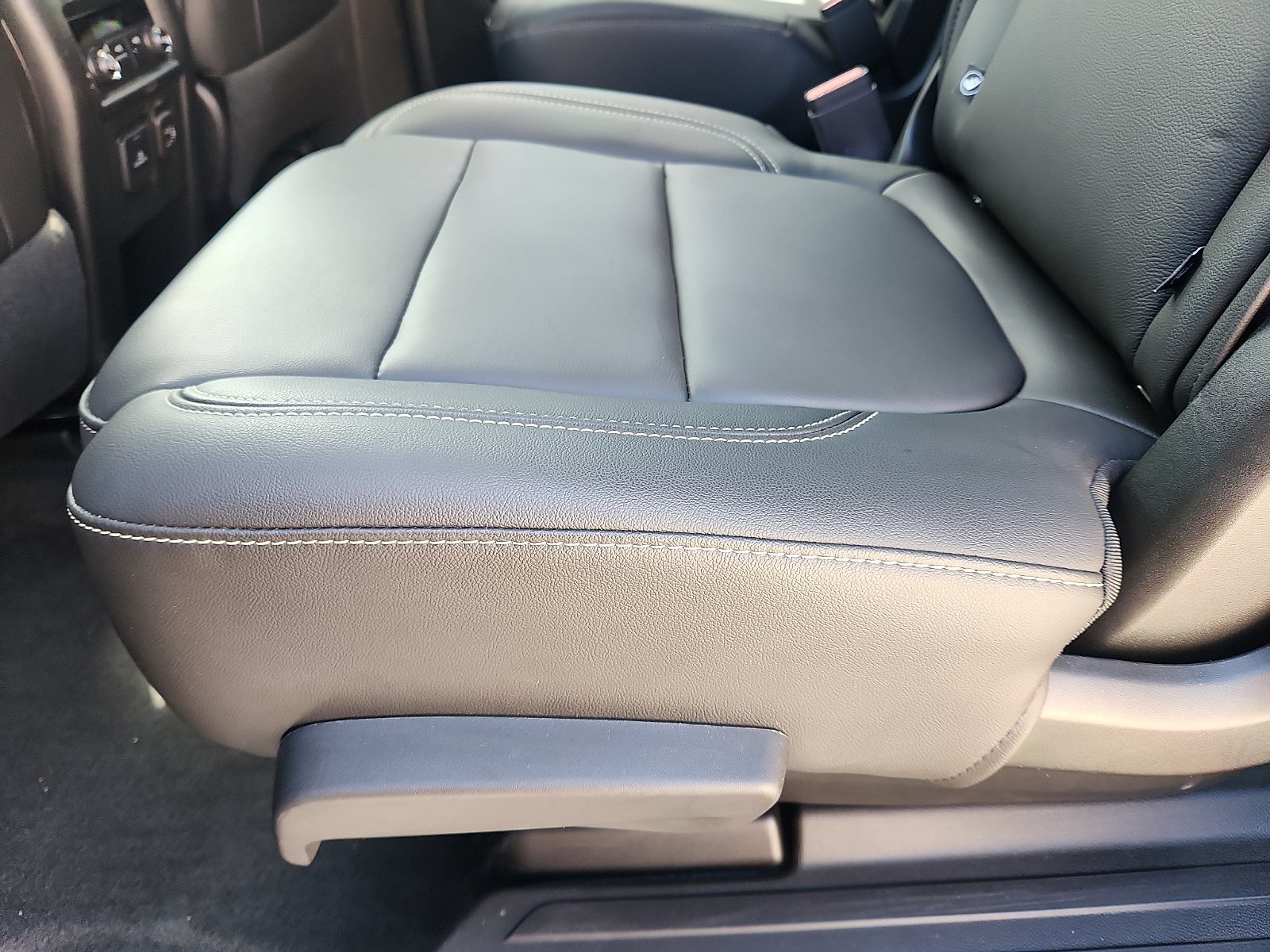 Used 2023 Chevrolet Traverse LT w/ LT Premium Package AWD/4WD image 27