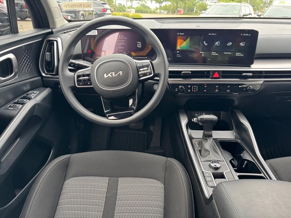 Certified 2025 Kia Sorento LX FWD image 13
