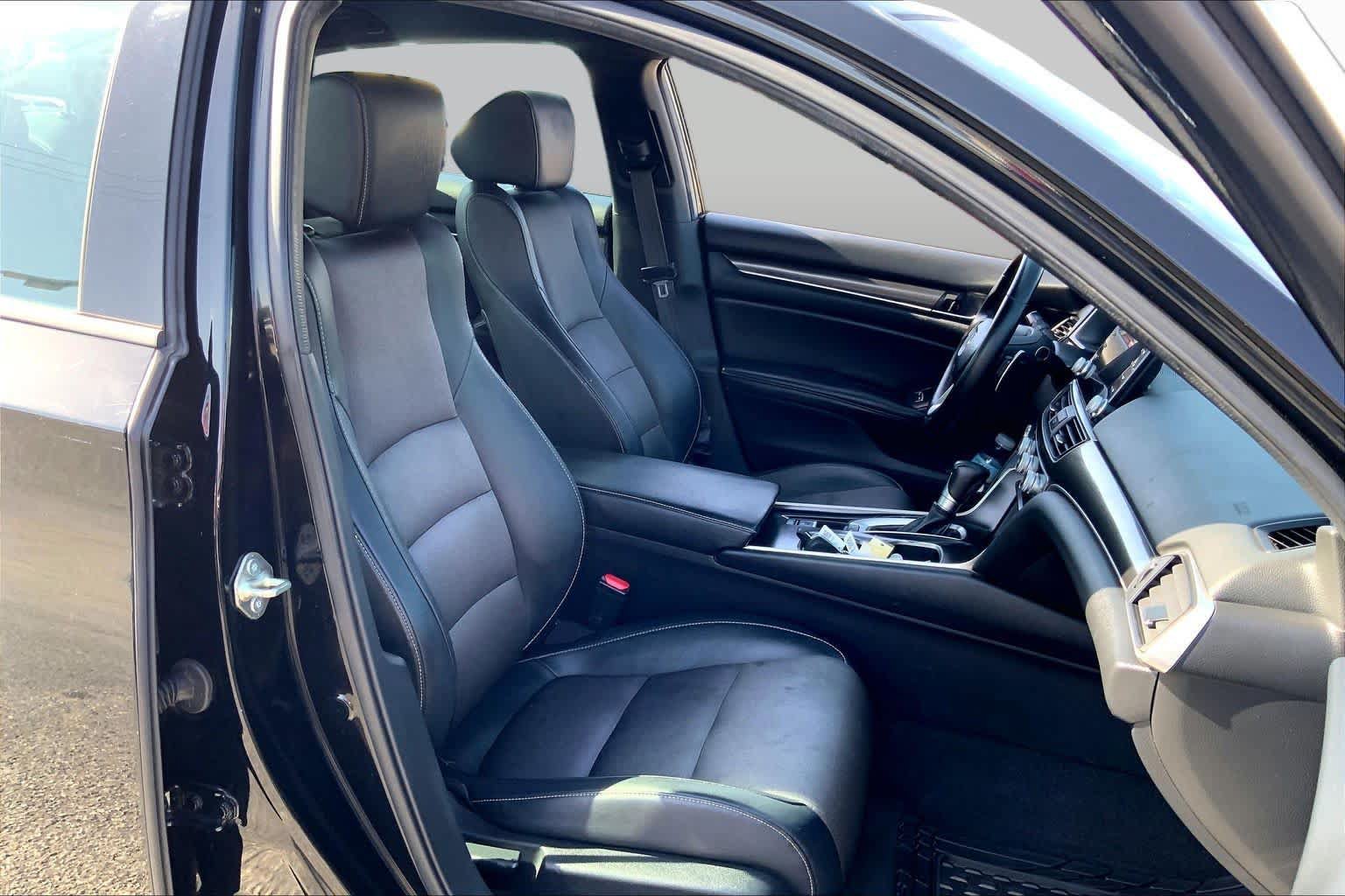Used 2018 Honda Accord Sport image 9