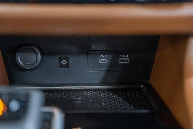 Used 2024 Nissan Pathfinder Platinum w/ Black Appearance Package image 24