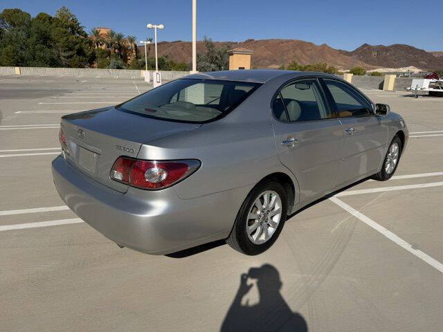 Used 2002 Lexus ES 330 w/ Premium Pkg FWD image 5