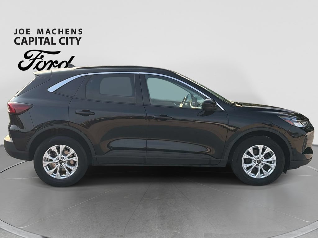 Used 2023 Ford Escape Active w/ Tech Pack #2 AWD/4WD image 3